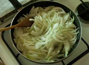 Frying onions - Mjaddara